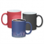 Caneca mágica de cerâmica 350ml com pintura fosca e parte interna branca. Quando despejado liquido quente na caneca, irá começar clarear a área gravada até aparecer totalmente(quando personalizada). Modelo específico para personalização sublimática. Medidas aproximadas para gravação (CxL): 9 cm x 23 cm Tamanho total aproximado (CxL): 9,5 cm x 11,6 cm x 25,9 cm